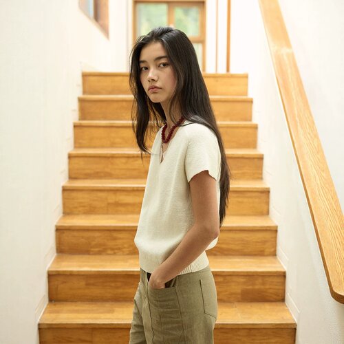 氛围感蕾丝V领针织衫女秋季新款米白小飞袖短款显瘦上衣