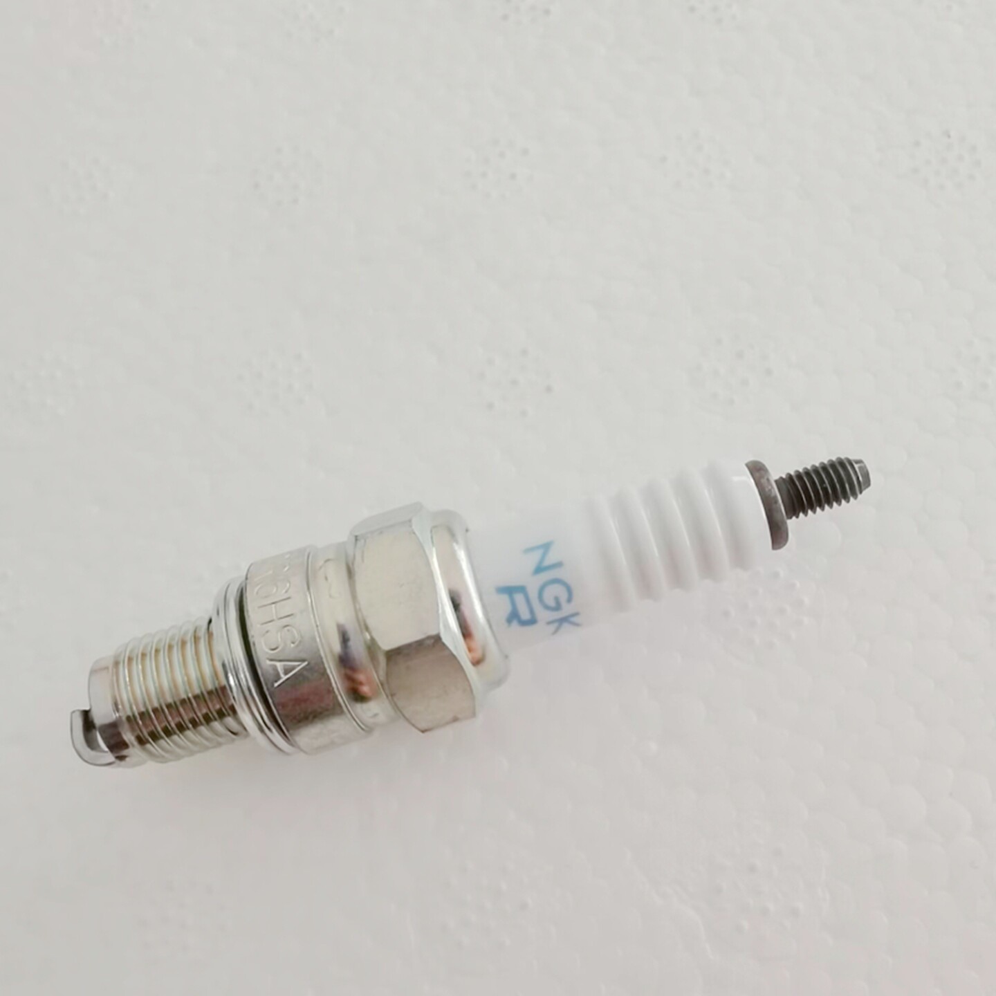 适用轻骑铃木踏板车瑞梦火花塞QS125T-4/5A火花塞睿彩125T-4B火嘴