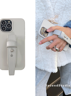 小众灰色iPhone15promax液态硅胶全包软壳14pro手工皮质腕带13苹果16pro手机壳防摔16