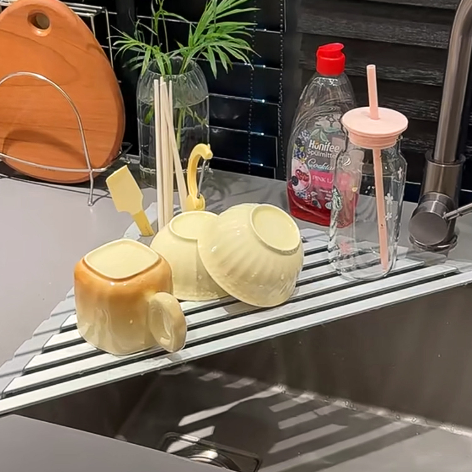 三角水槽沥水架厨房轻便式折叠水槽置物架碗碟果蔬收纳卷帘滤水架