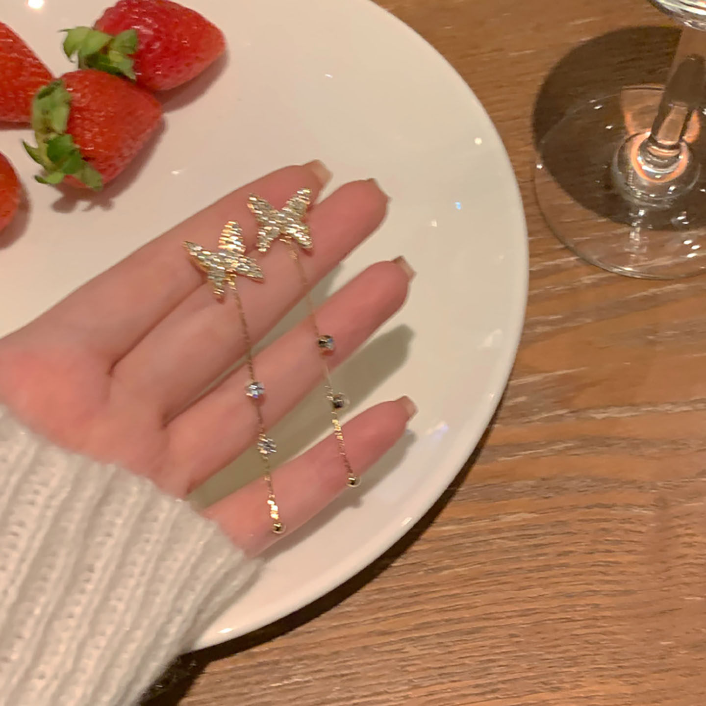 复古金色镶钻蝴蝶流苏耳环