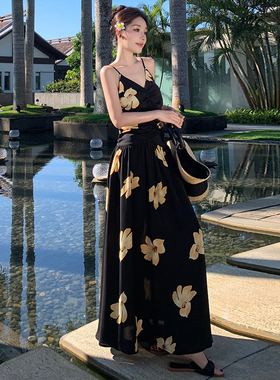 实拍吊带花朵印花连衣裙女夏季新款V领法式气质小黑裙子度假长裙