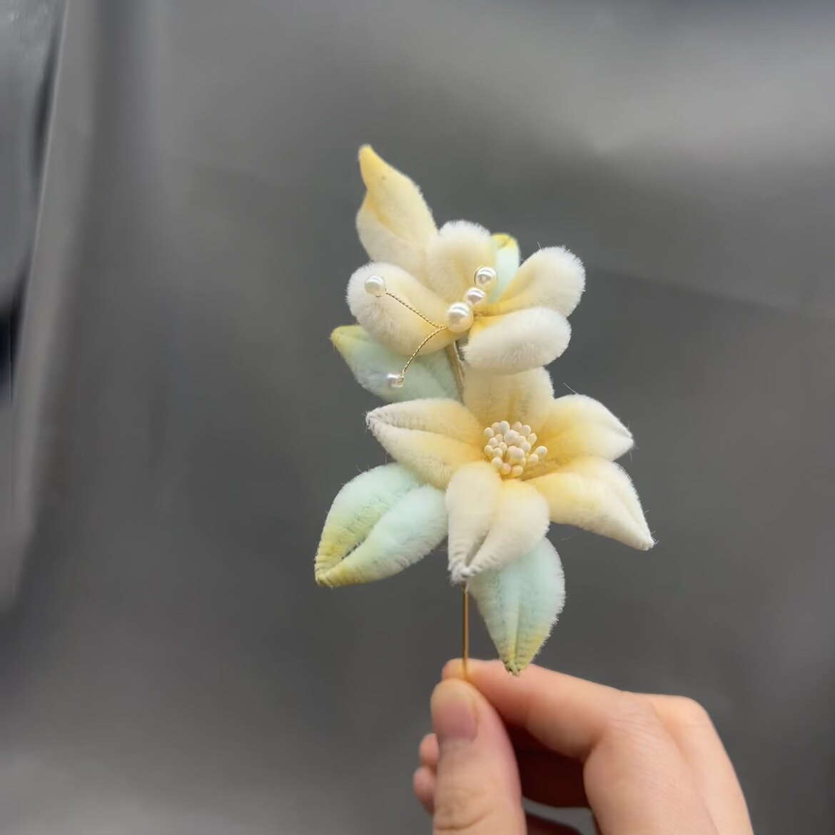 原创手工仿绒花胸针渐变色百合胸针可改发簪发夹汉服旗袍国风配饰