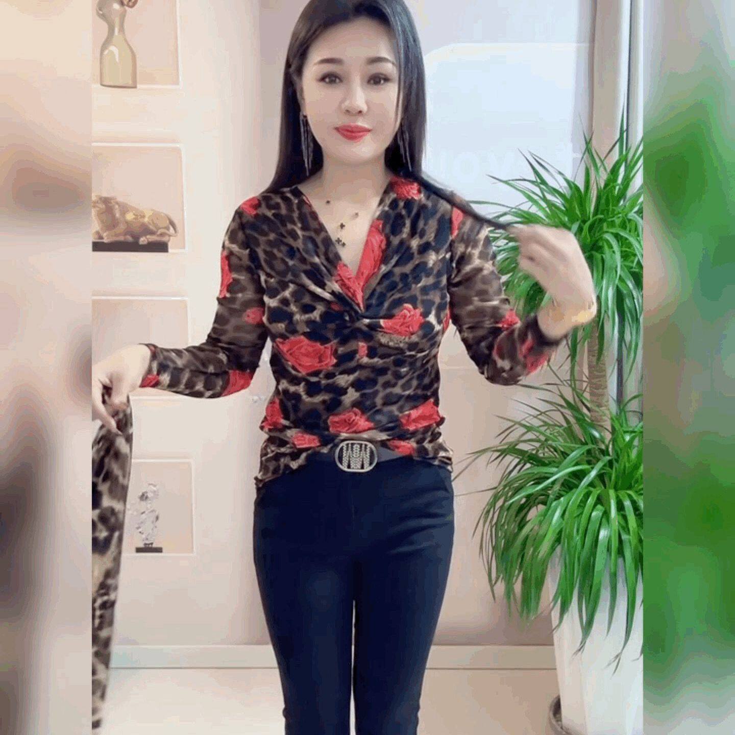 蕾丝网纱豹纹T恤打底衫女设计感长袖修身显瘦V领小衫法式碎花上衣