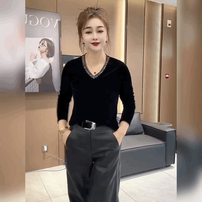 黑色金丝绒V领长袖打底衫女