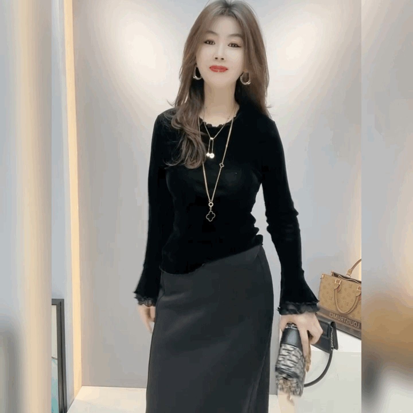 简约法式黑色圆领上衣金丝绒拼蕾丝边喇叭袖打底衫修身显瘦T恤女,女装/女士精品,T恤,淘宝优惠券,粉丝福利购,淘宝优惠卷