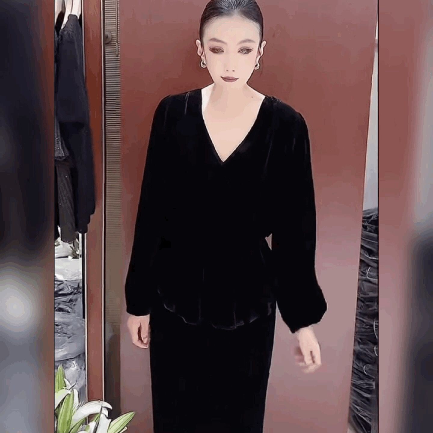 高端时尚修身荷叶边打底衫灯笼袖法式黑色上衣金丝绒v领收腰T恤女