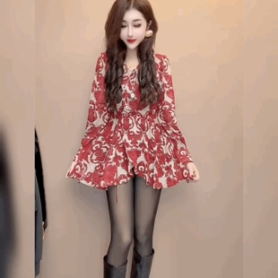 气质收腰T恤打底衫女蕾丝网纱碎花中长款衬衫修身法式V领遮臀上衣