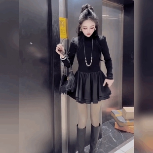 高腰显瘦蓬蓬裙修身长袖小黑裙赫连风黑色百搭高级感气质连衣裙女