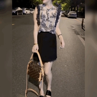 高级感圆领时尚小衫法式上衣潮复古蕾丝边雪纺背心女碎花无袖衬衫