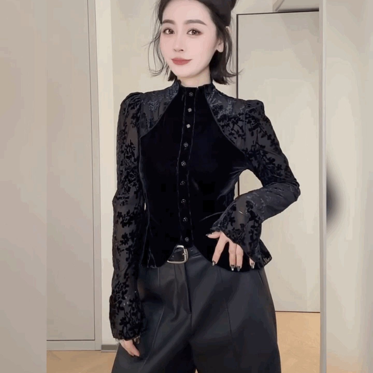 轻奢蕾丝植绒拼丝绒T恤衬衫女法式立领黑色上衣喇叭袖修身T恤小衫,女装/女士精品,衬衫,淘宝优惠券,粉丝福利购,淘宝优惠卷