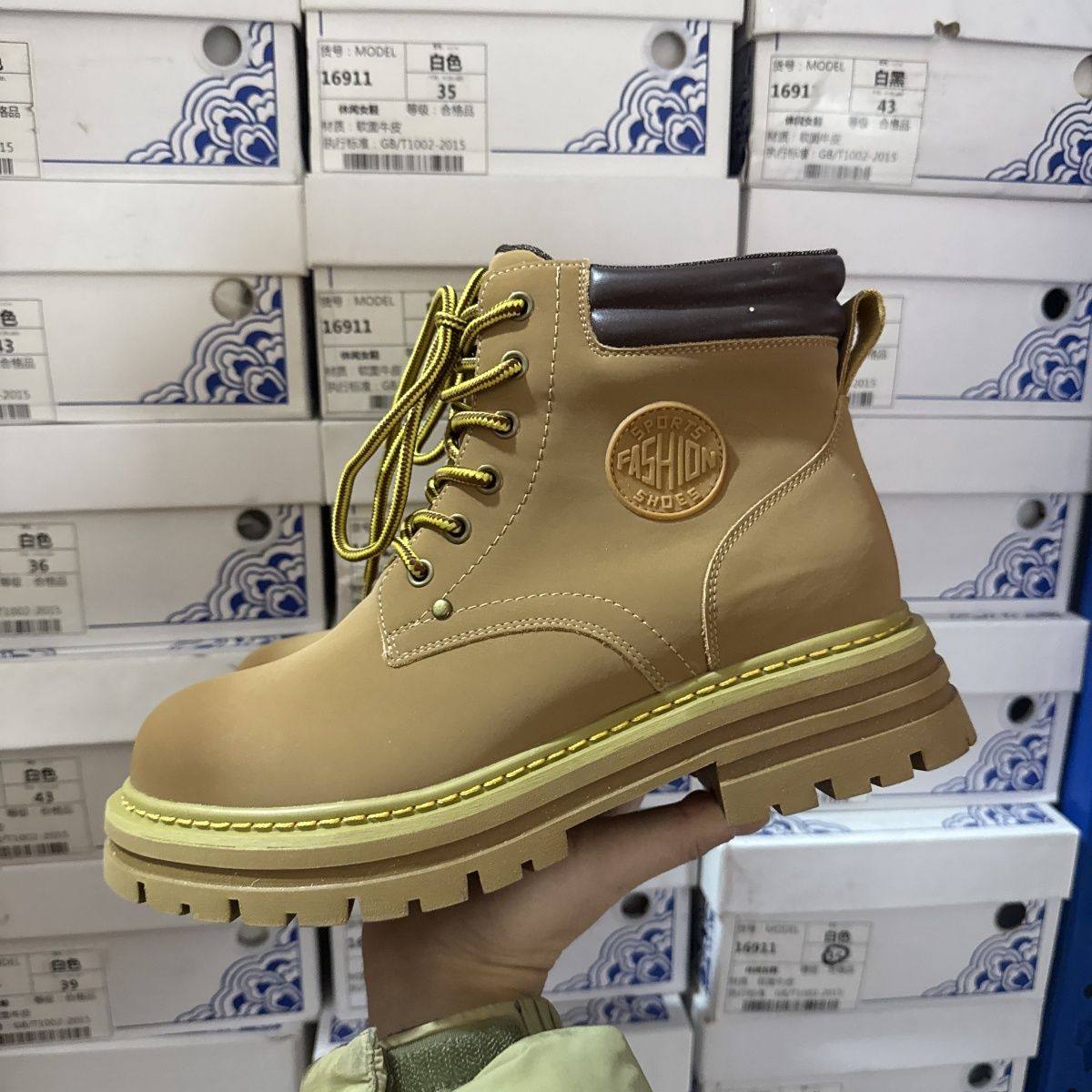 大黄蜂撤柜断码平底真皮马丁靴女秋冬时尚百搭增高经典美式机车靴,女鞋,马丁靴,淘宝优惠券,粉丝福利购,淘宝优惠卷