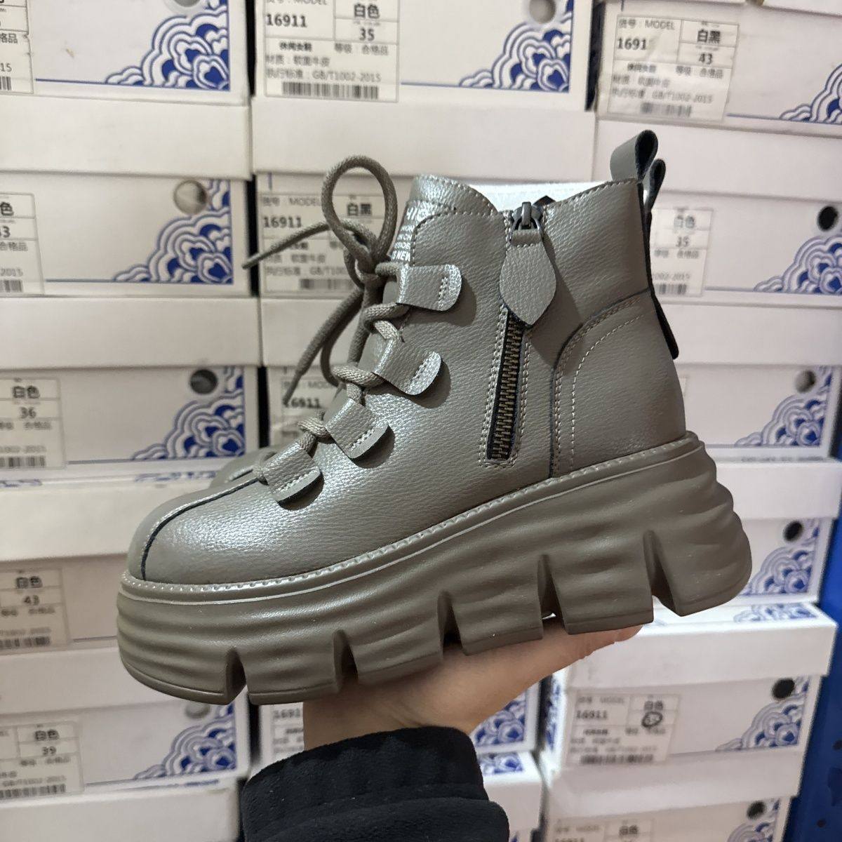 6cm轻便撤柜断码厚底真皮马丁靴女冬季加绒增高休闲短靴灰色松糕,女鞋,马丁靴,淘宝优惠券,粉丝福利购,淘宝优惠卷