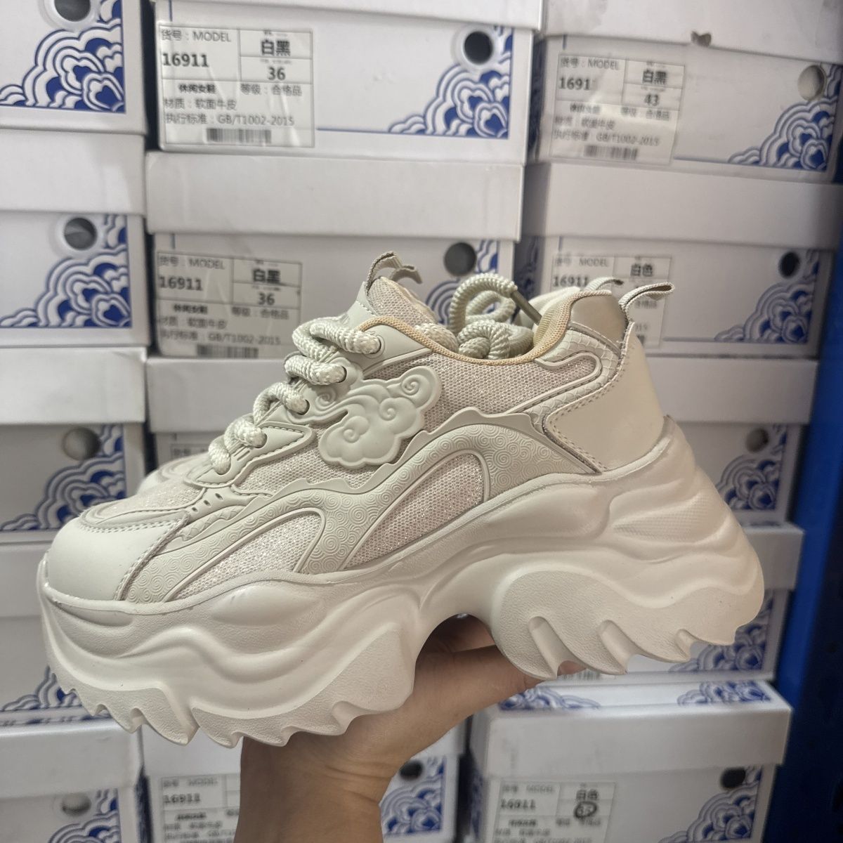 线下货品牌撤柜厚底真皮老