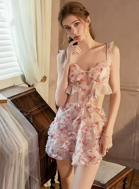 纯欲性感吊带睡衣女款甜美飞袖花样印花胸垫聚拢透视露腰包臀睡裙