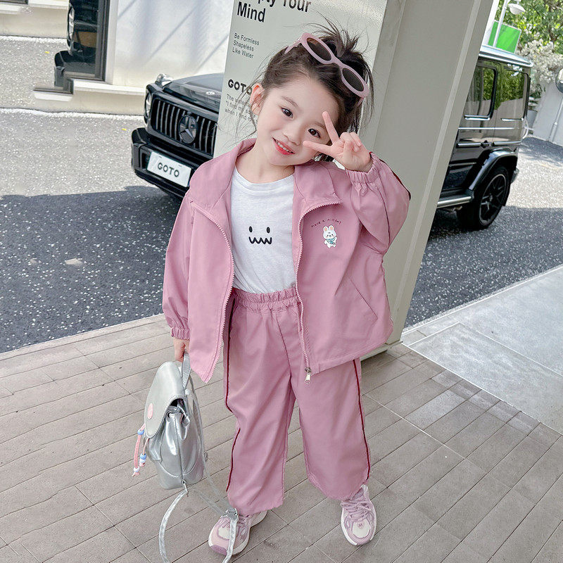 春秋2026新款女童卡通冲锋衣两件套宝宝炸街儿童休闲运动套装衣服