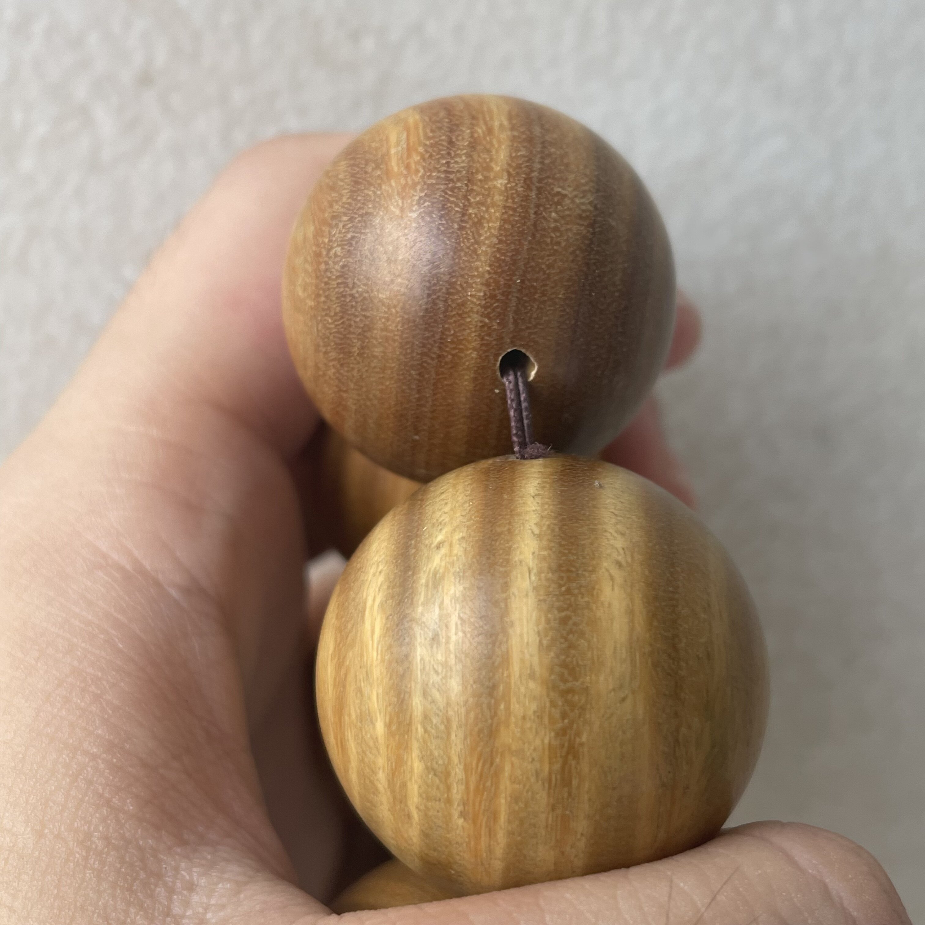 정통 고품질 녹색 백단향 팔찌 30MM 대형 부처님 구슬 번개 물 리플 우유 향기 침수 백단향 남성용 묵주
