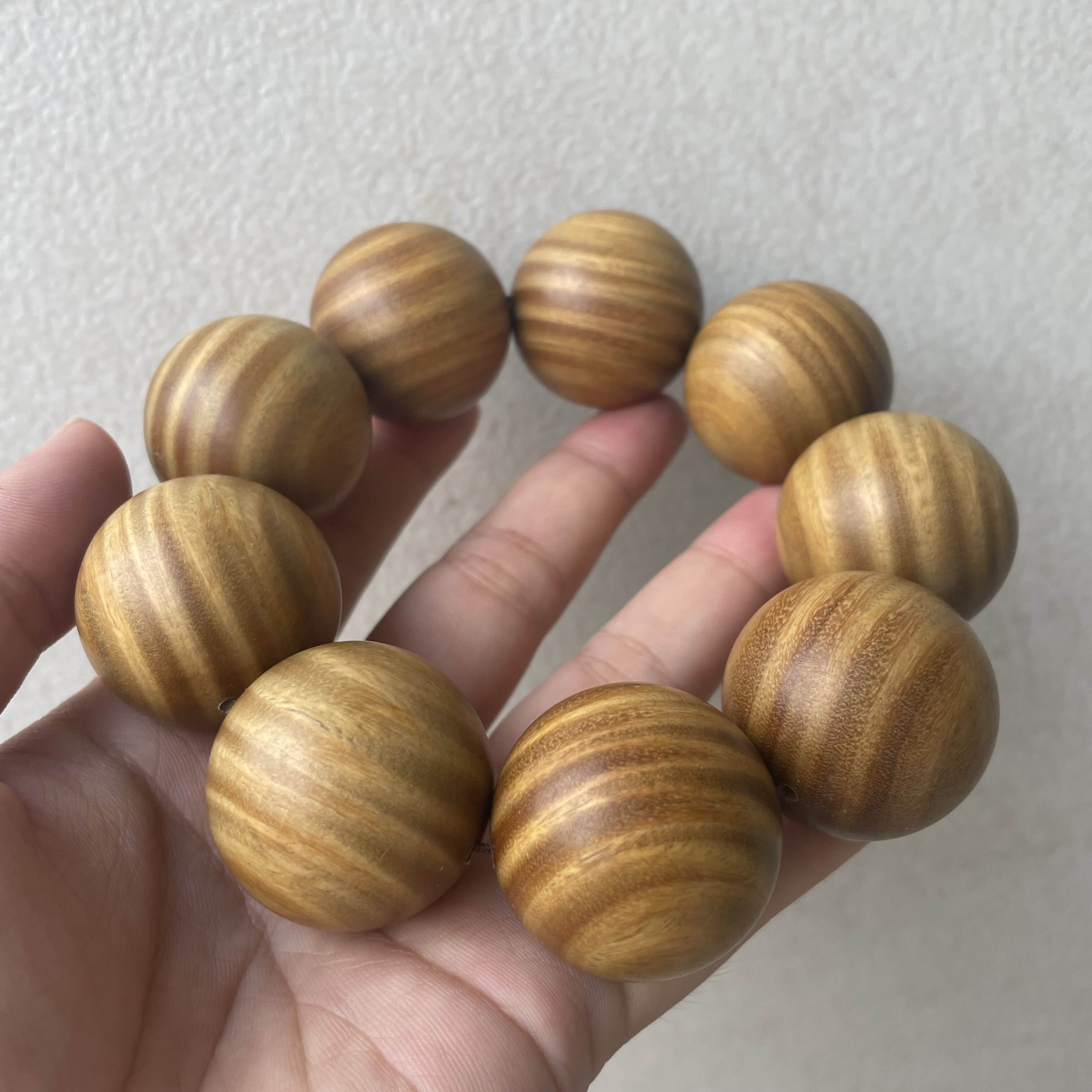 정통 고품질 녹색 백단향 팔찌 30MM 대형 부처님 구슬 번개 물 리플 우유 향기 침수 백단향 남성용 묵주