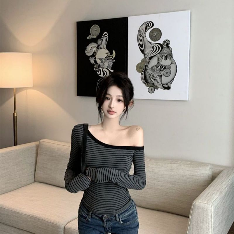 斜领露肩小心机条纹长袖T恤女秋季2026新款辣妹修身显瘦小众上衣