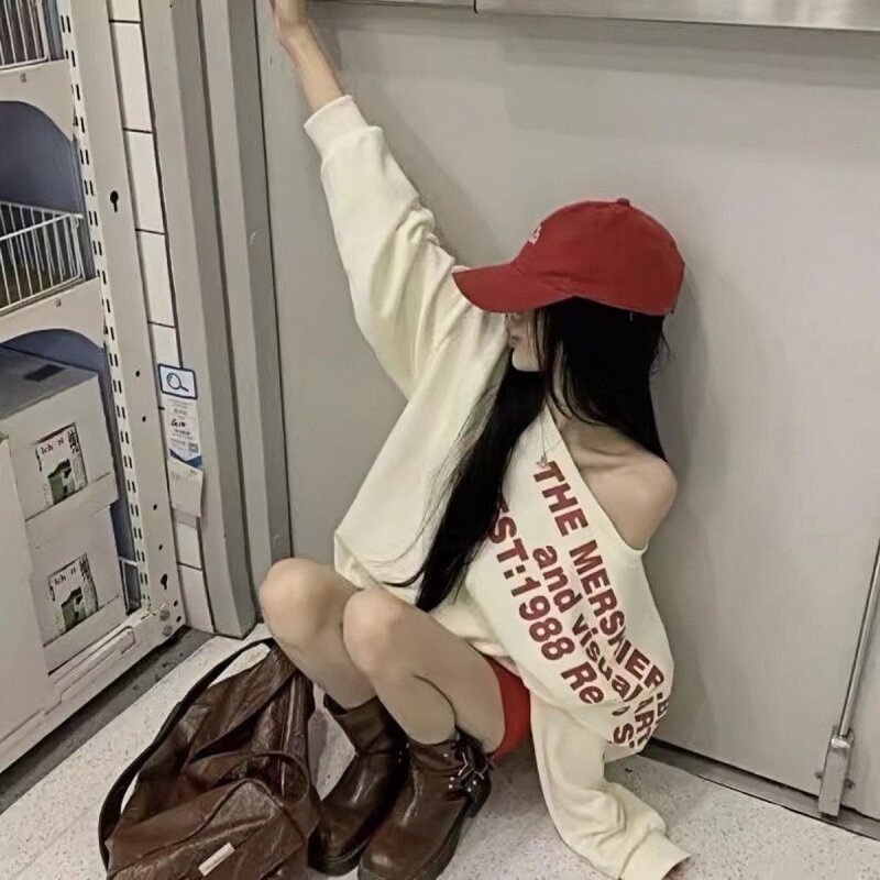 2026春秋季新款美式复古慵懒字母斜肩卫衣女宽松辣妹露肩长袖上衣