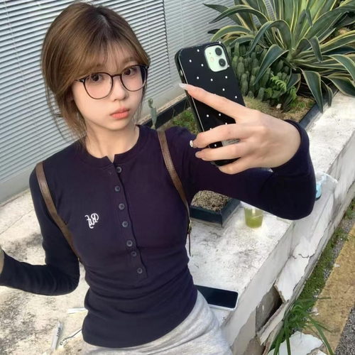 韩系甜辣修身纽扣半开领刺绣长袖T恤女春秋季超好看内搭上衣ins潮