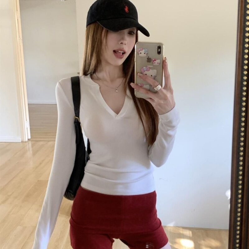 纯欲风纯色V领长袖t恤女2026年春秋季新款紧身显身材小众百搭上衣