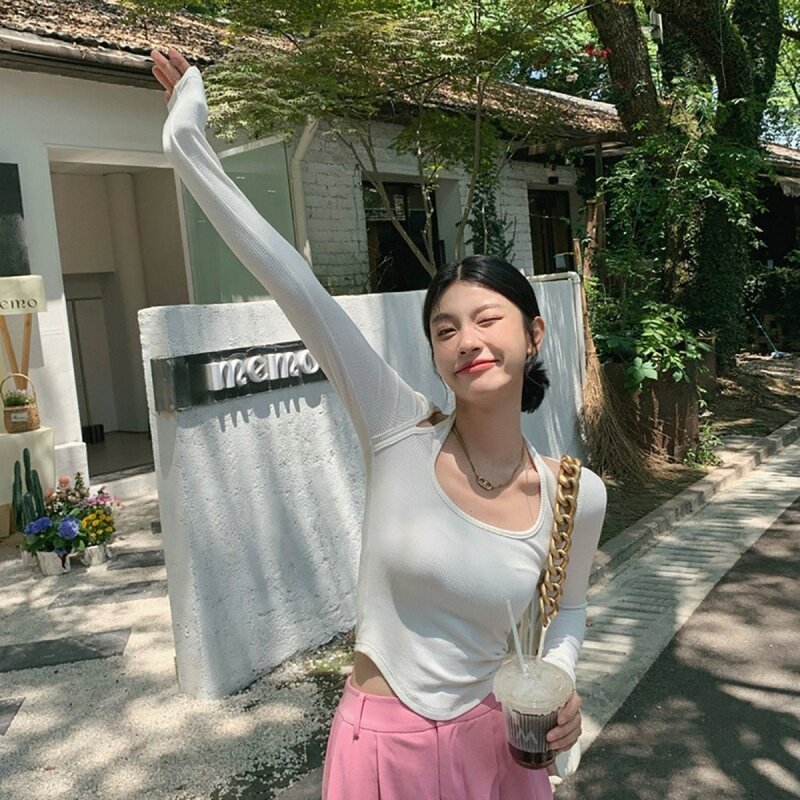 设计感小众挂脖长袖t恤女春秋季新款修身打底衫短款辣妹纯欲上衣