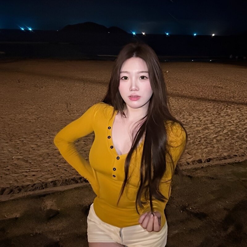 姜黄色辣妹v领长袖T恤女2026收腰修身纯欲风显身材内搭打底衫上衣