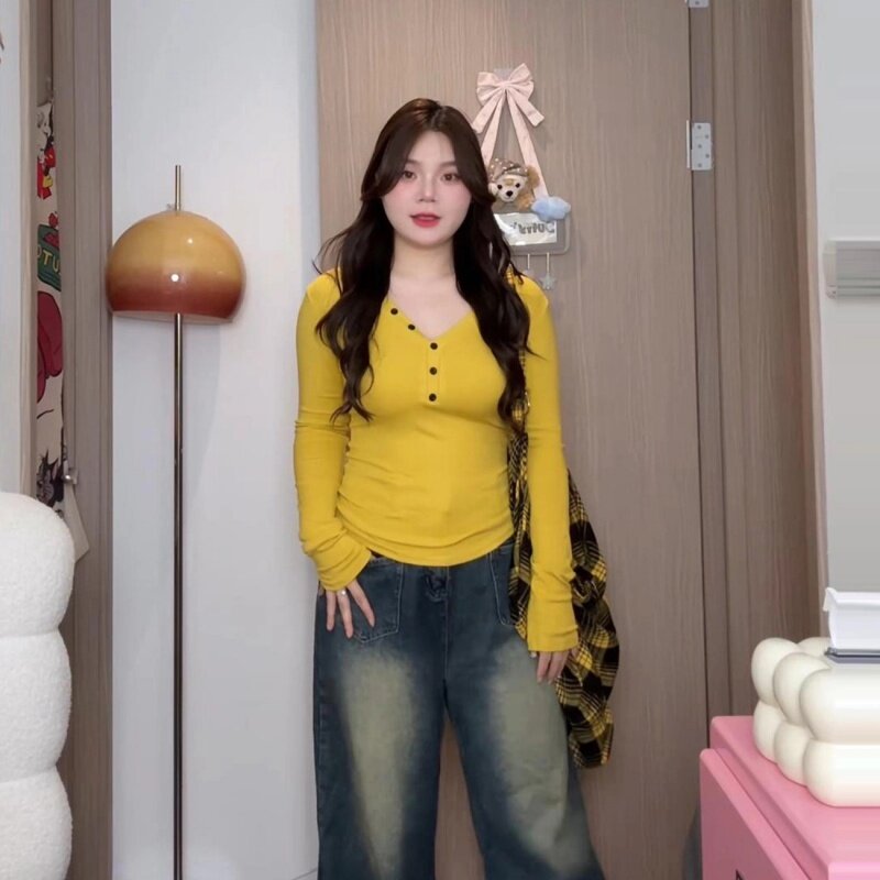 美式姜黄色纯欲风辣妹纽扣长袖T恤秋季修身显瘦内搭打底衫上衣女