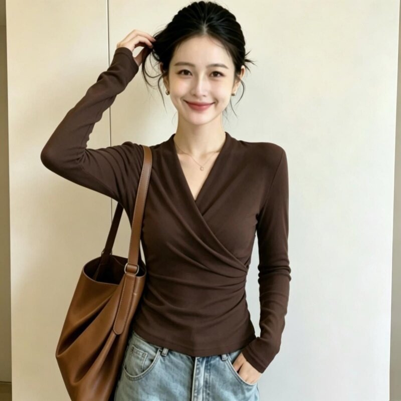 法式V领长袖T恤女2026秋冬新款纯欲风交叉不规则德绒保暖打底上衣
