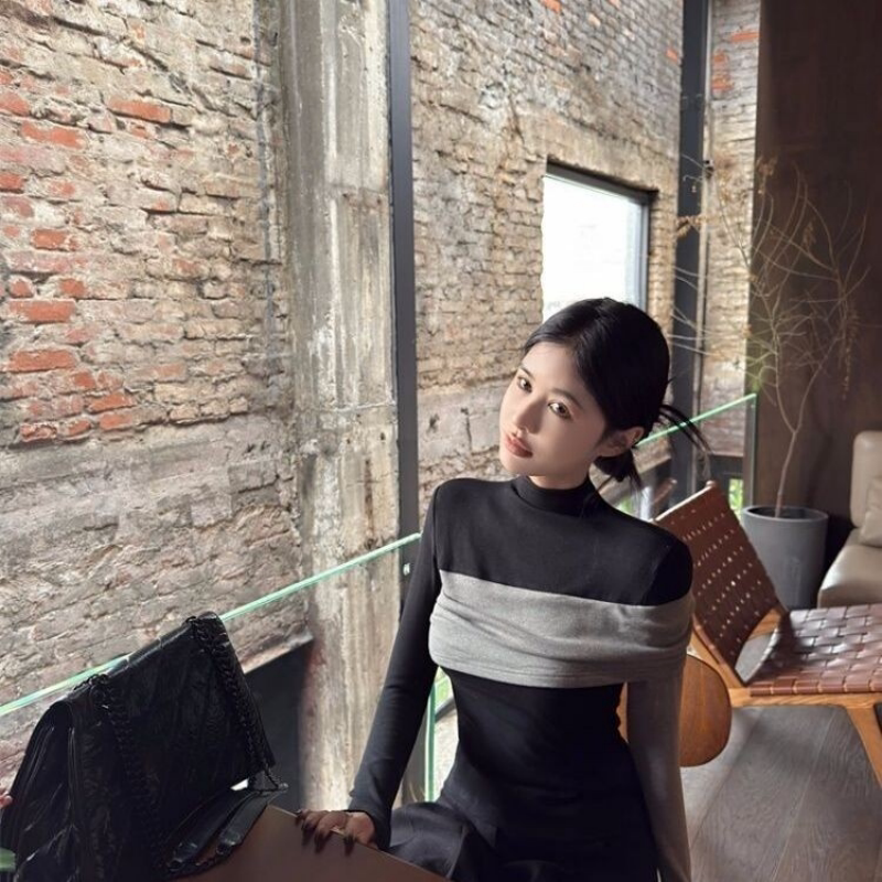 撞色拼接半高领长袖t恤女秋冬德绒新款设计感修身显瘦小众上衣潮