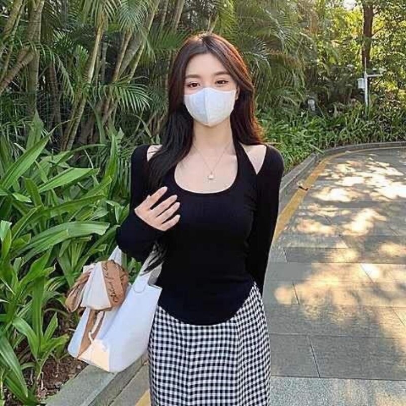 纯欲辣妹长袖t恤女2026春秋季独特别致挂脖露肩修身百搭打底上衣