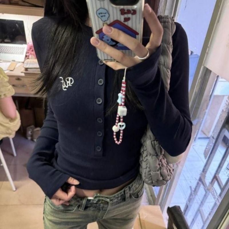 新款纽扣刺绣设计长袖t恤女2026秋季修身休闲显瘦打底衫上衣ins潮
