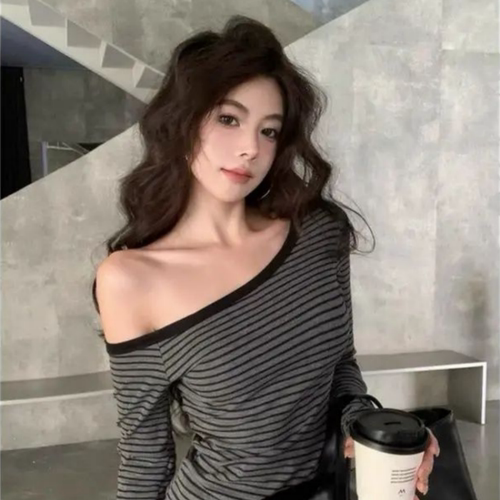 漂亮出片衣服斜领小心机条纹长袖T恤女秋季新款辣妹修身显瘦上衣