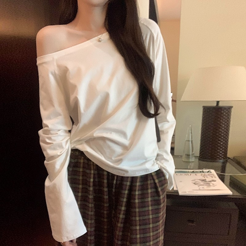 纯色百搭宽松斜肩露肩长袖T恤女2026新款设计感慵懒风打底上衣潮