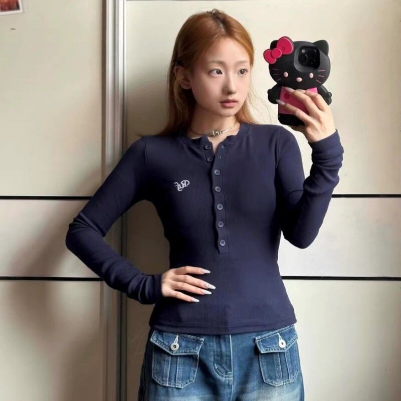 漂亮出片衣服纽扣半开领刺绣打底衫女春秋季甜辣修身长袖内搭T恤