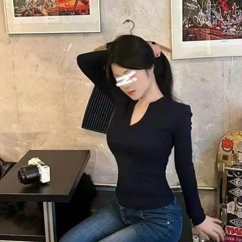 纯色V领长袖正肩T恤女辣妹2026春秋季纯欲风紧身显身材百搭打底衫