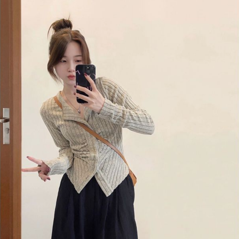 甜辣开衫长袖针织衫女装秋季新款时尚修身设计感小众纽扣外套上衣