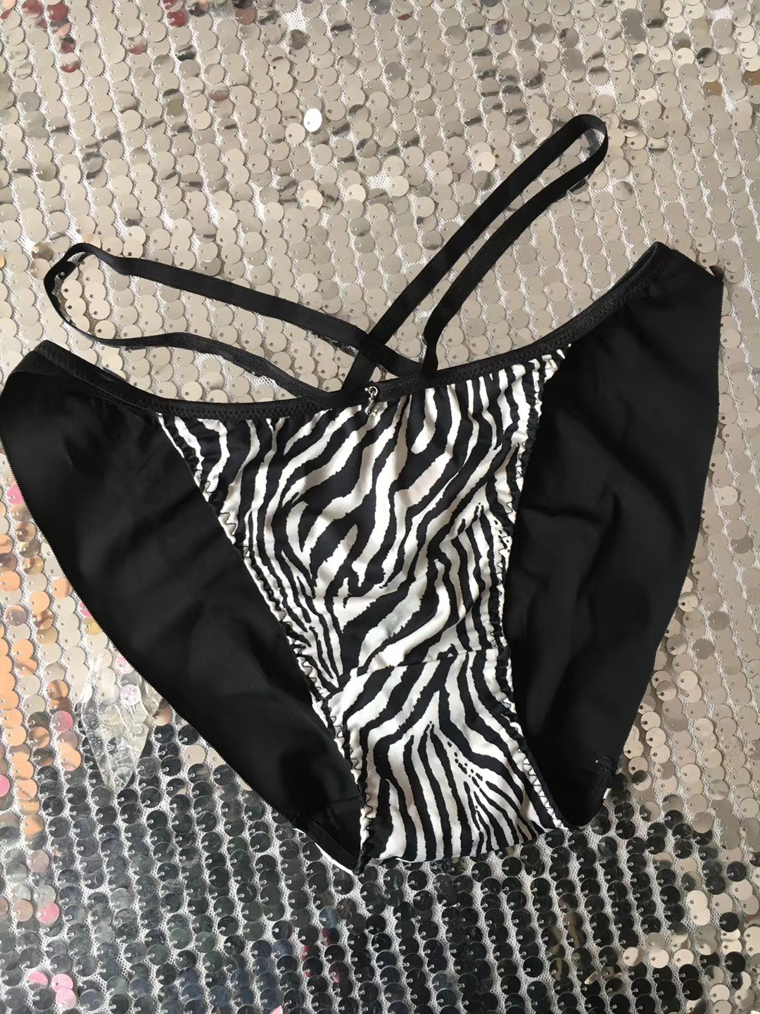 Ullala韩国女士内裤性感舒适斑马纹细带无痕弹力三角裤