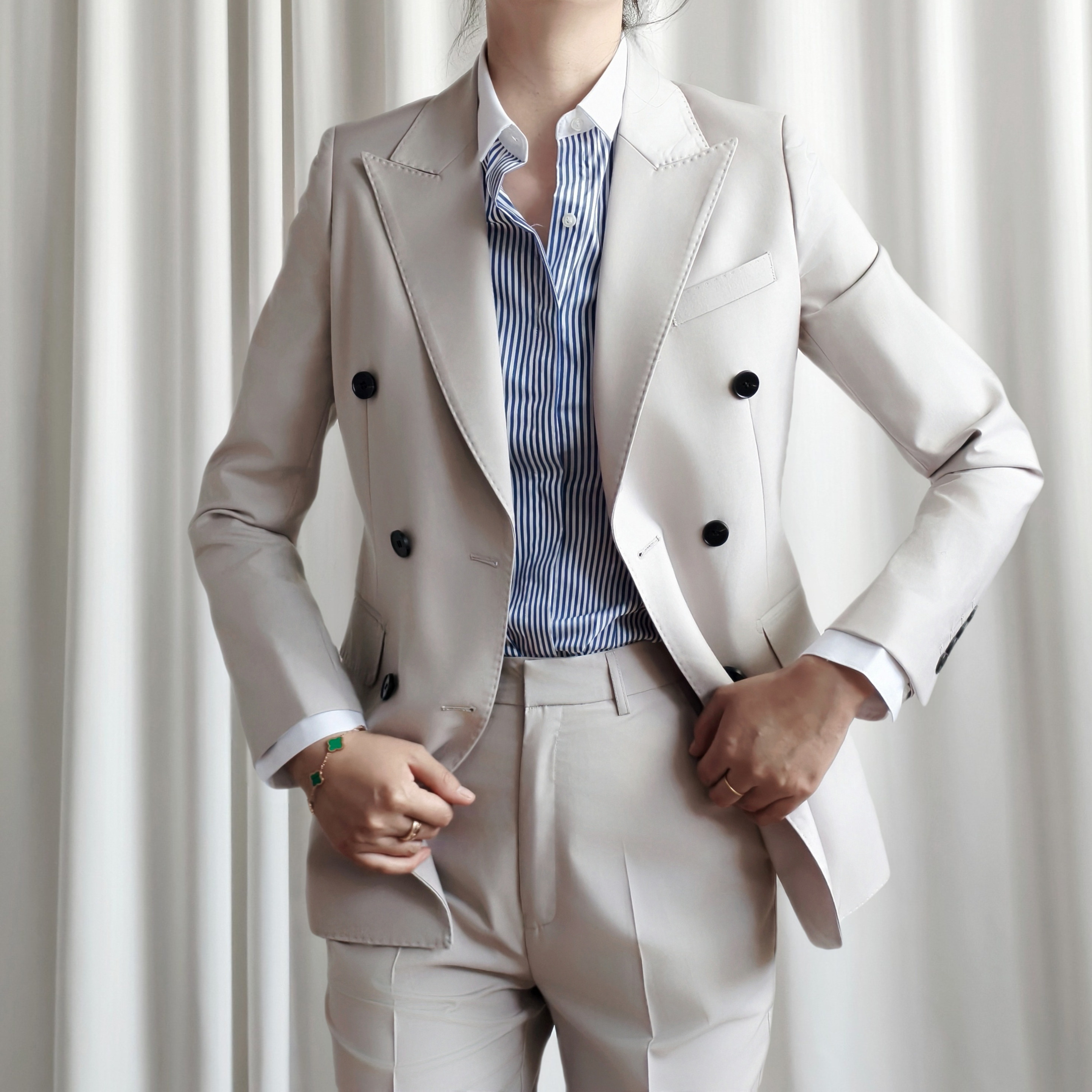 原创实拍高级感浅色米白色显白气质女士英伦风金融律师职业装套装