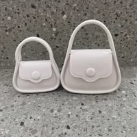 Большой белый мобильный телефон