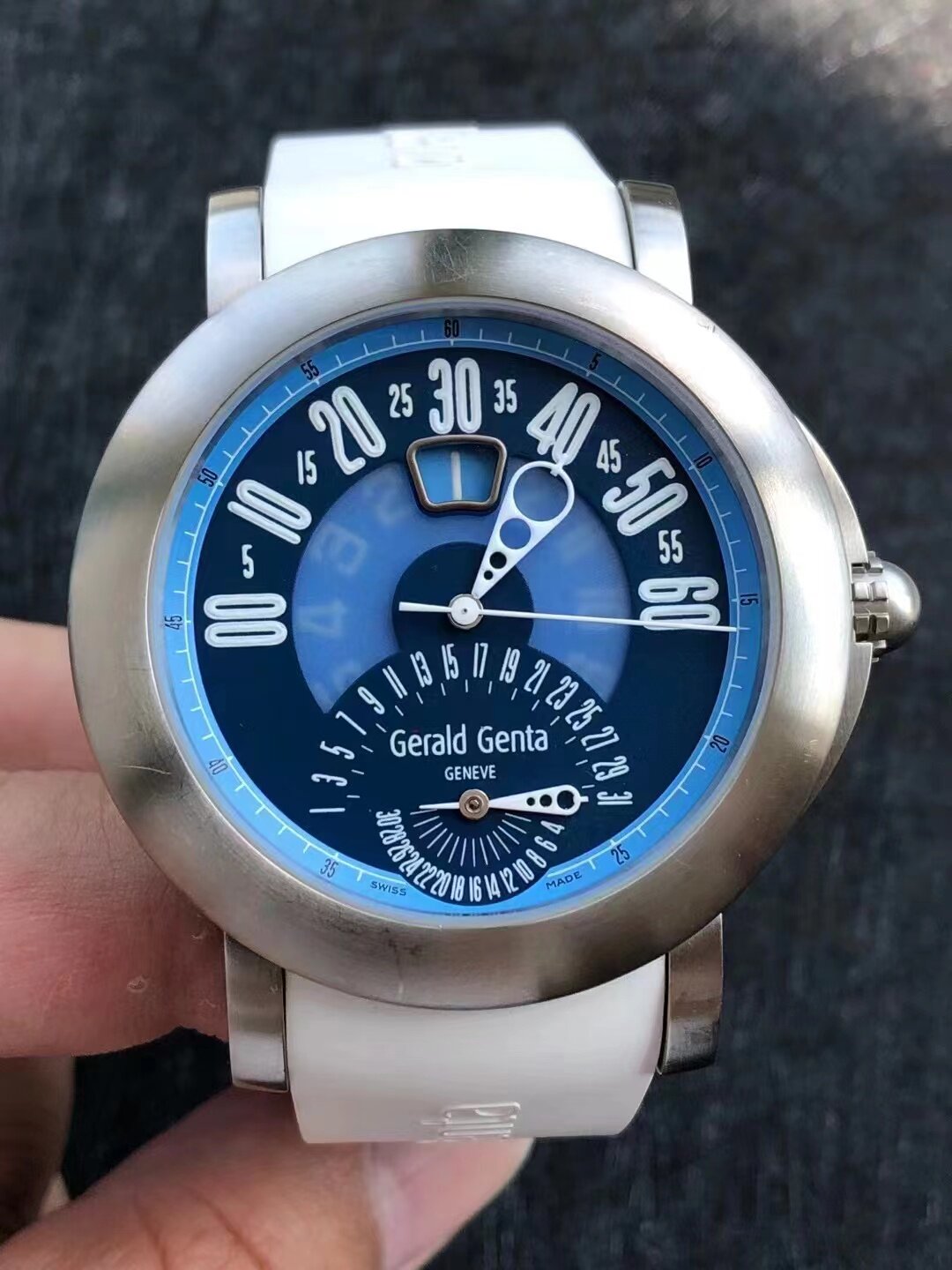 gérald genta 尊达 arena bi-retro钛金属橡胶自动单表46表径