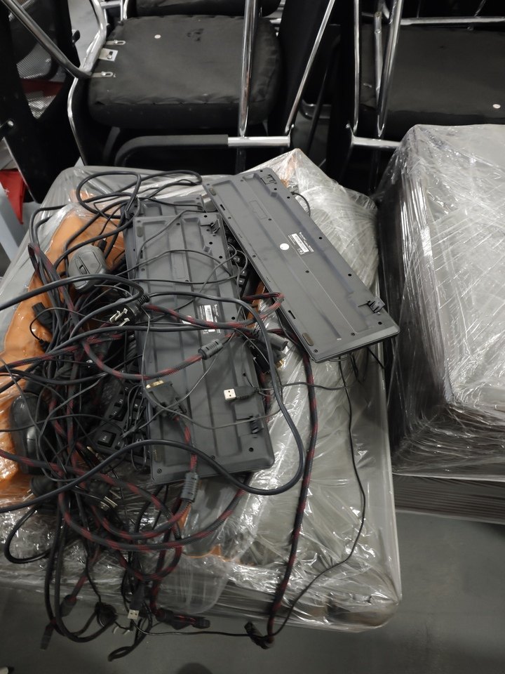 1月31日郑州电脑、衣服、货架、沙发、办公设备等物品网络拍卖公告