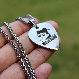 哪吒痛仰头像拨片项链可弹奏吉他男金属摇滚大学社团乐队音乐协会