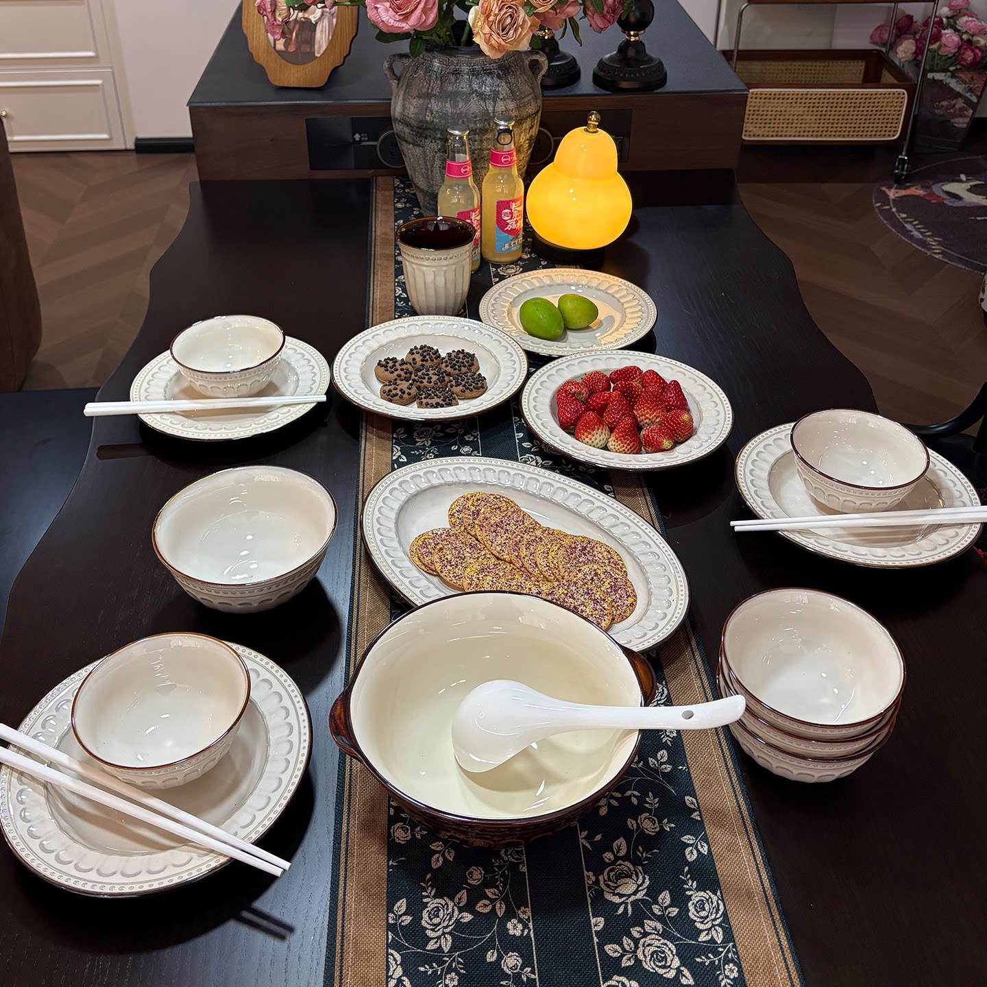 釉下彩浮雕餐具2026新款碗盘碗碟套装家用窑变法式乔迁碗筷盘组合