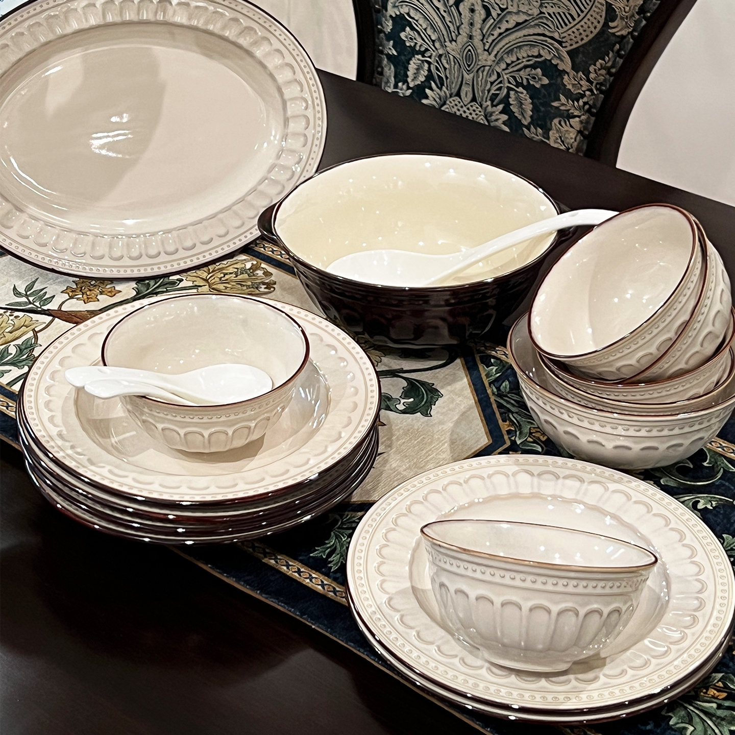 高级感釉下彩餐具2026新款碗盘碗碟套装家用窑变法式浮雕碗乔迁碗