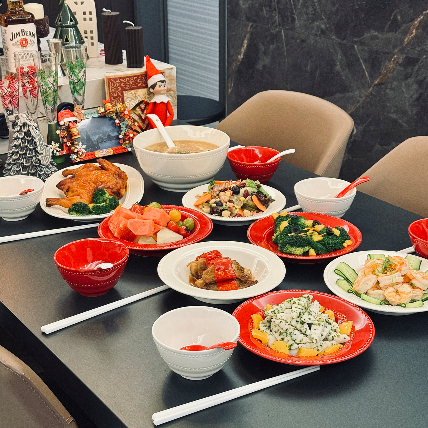 2026新款釉下彩碗碟套装家用简约风浮雕陶瓷餐具碗盘乔迁饭碗汤碗