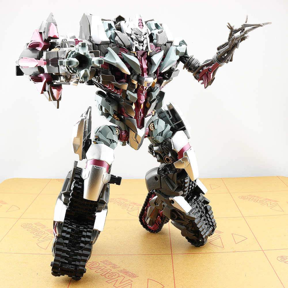 孩之宝电影模型坦克霸天虎玩具