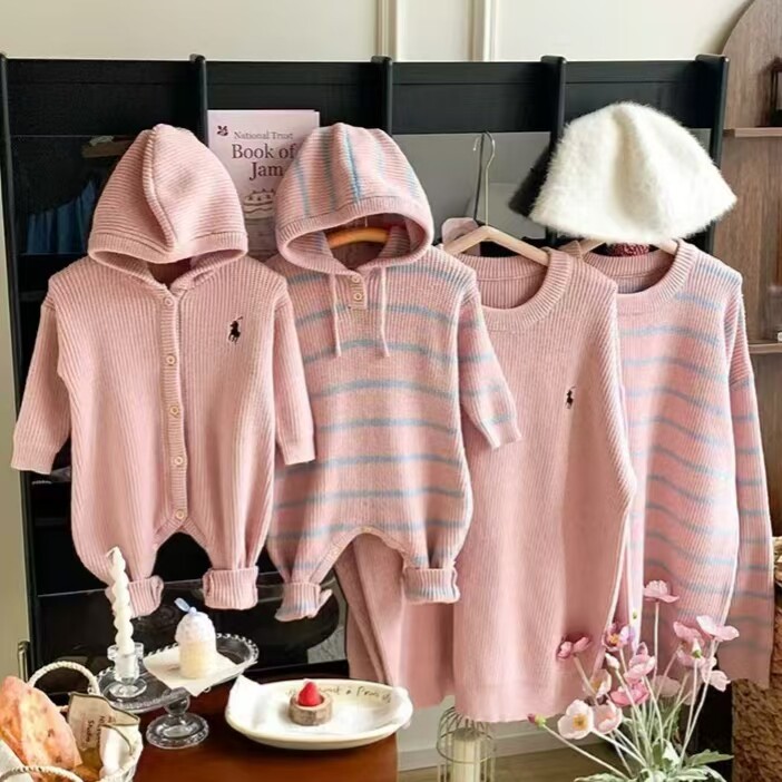 秋冬款亲子装一家三口高级感毛衣新款婴儿爬服母女洋气针织衫外套