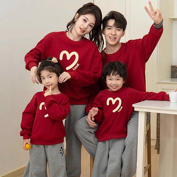 炸街亲子装秋冬一家三口新款红色全家福爱心母子母女时尚加绒卫衣